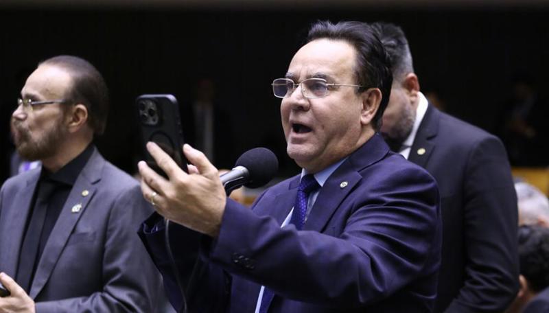 Para Adilson Barroso, Zambelli foi condenada, presa e cassada por perseguição política.