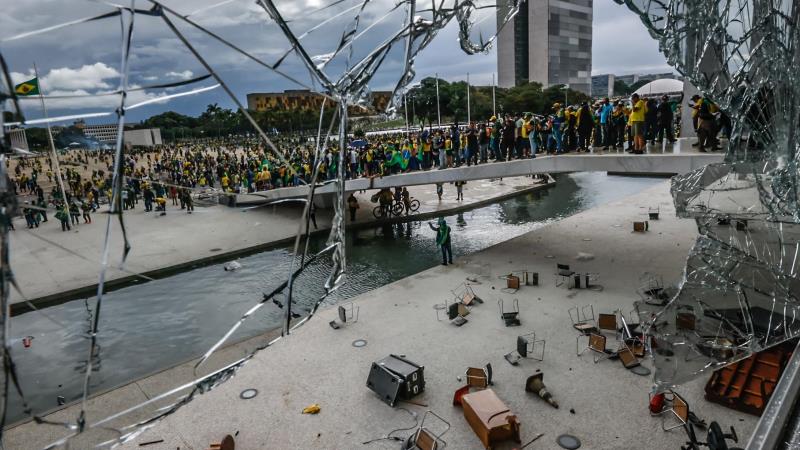 Texto aprovado na Câmara beneficia autores de outros crimes.