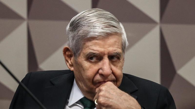 Defesa de Heleno alega que o ex-ministro sofre com problemas psiquiátricos desde 2018.