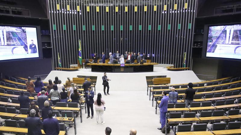 Plenário vai analisar PLOA e projetos de crédito adicional na nova data.