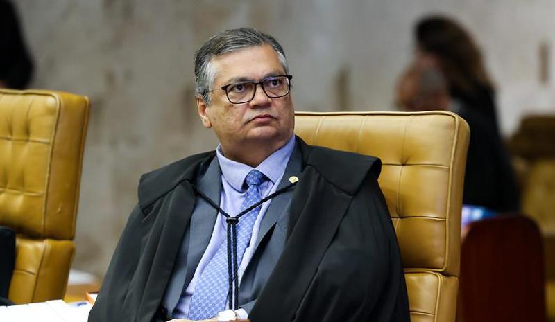 Flávio Dino autorizou operação após identificar indícios de crime envolvendo parlamentares e assessores.