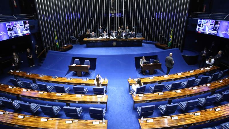 Medida estabelece punições mais duras a agentes públicos que usem o cargo para beneficiar organizações criminosas.