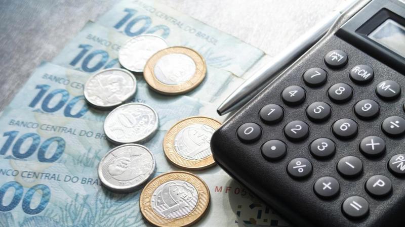 Novo sistema tributário prevê unificação nacional de alíquotas para bens e serviços.
