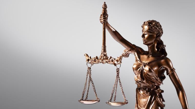 Proposta que substitui o Decreto-Lei 200 aposta em governança colaborativa, avaliação de resultados e cooperação federativa, mas enfrenta desafios jurídicos e políticos.