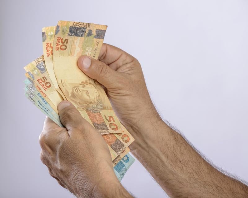 Prazo para saque do abono salarial de 2025 termina nesta segunda-feira.