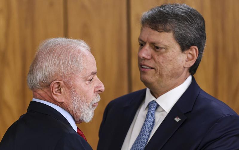 Cenário eleitoral aponta Lula e Tarcísio tecnicamente empatados no segundo turno.