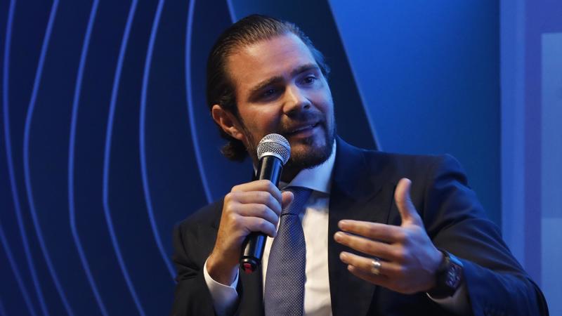 Daniel Vorcaro, dono do Banco Master, passou quase uma semana preso e foi liberado com uso de tornozeleira eletrônica.