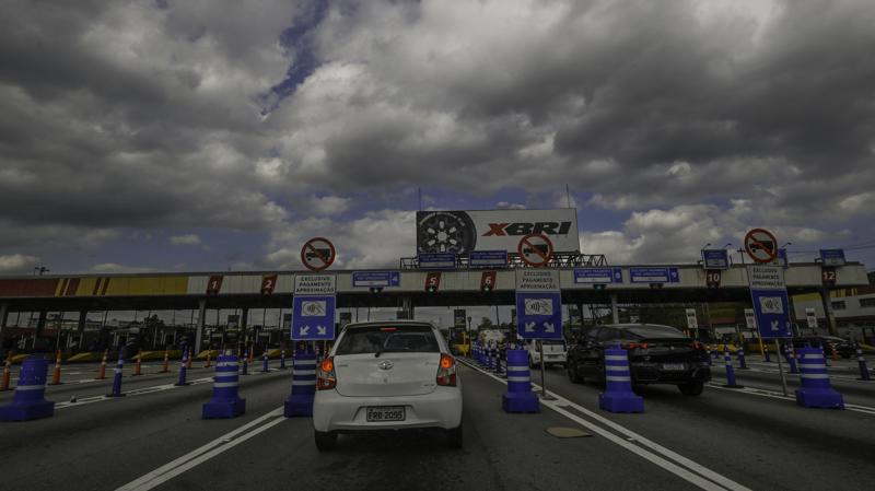 Praça de pedágio no trajeto de São Paulo para o Rio de Janeiro. 