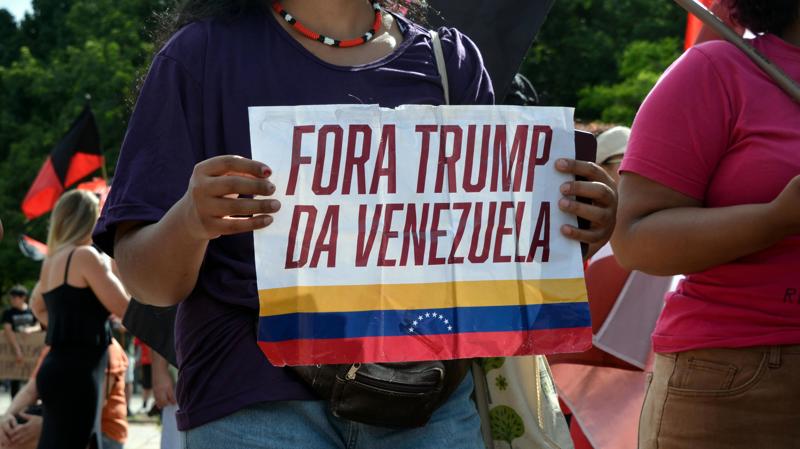 Protesto contra ação militar  norte-americana em solo venezuelano em Porto Alegre (RS). 
