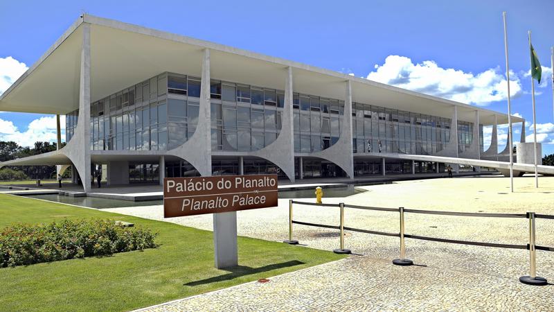 A combinação de aumento de impostos, dívida crescente e gasto desordenado empurrou o Brasil para um ciclo de retrocessos.