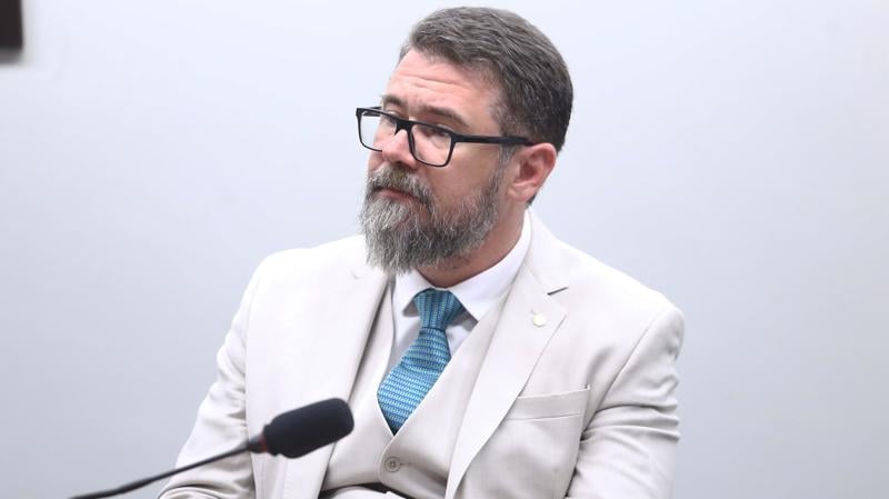 A PEC que defende a expressão irrestrita ignora limites constitucionais e tenta transformar imunidade parlamentar em salvo-conduto.