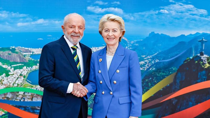 A presidente da Comissão Europeia, Ursula von der Leyen (à direita), lidera etapa final do pacto.