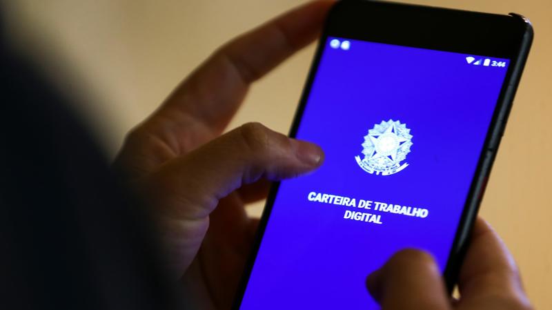 Com o reajuste, o teto do seguro-desemprego subiu para R$ 2.518,65.