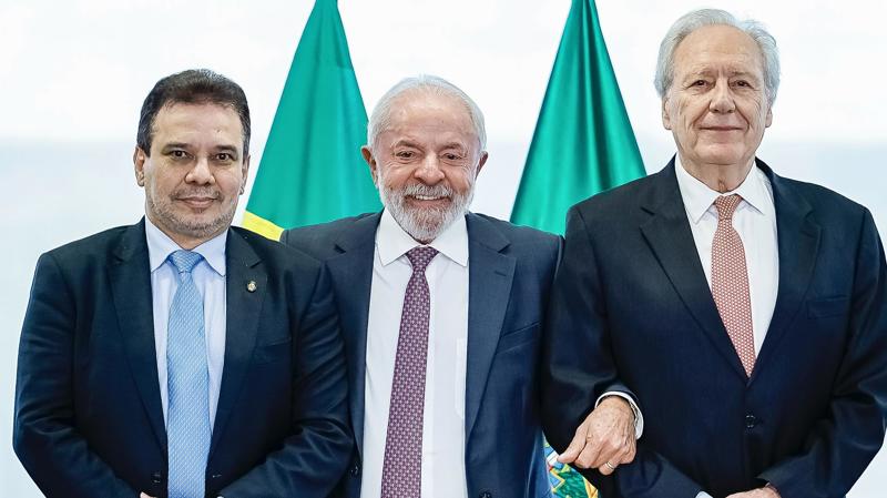 Posse ocorreu no Palácio do Planalto, em Brasília (DF).