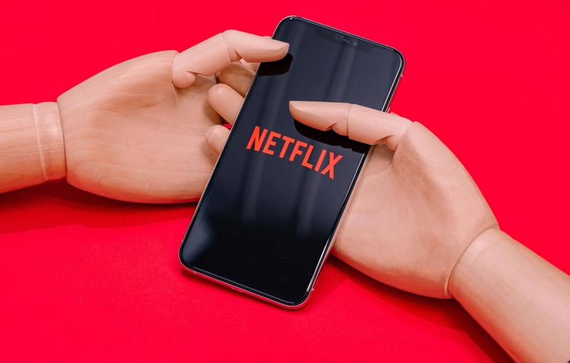 Senadores retomam debate sobre regras para plataformas digitais e conteúdo audiovisual. 