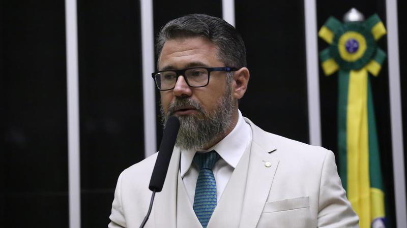 Proposta busca alterar a CLT.