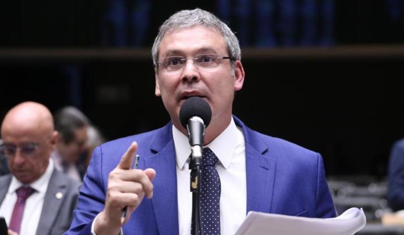 Lidbergh acionou AGU, TSE e STF contra Flávio Bolsonaro.