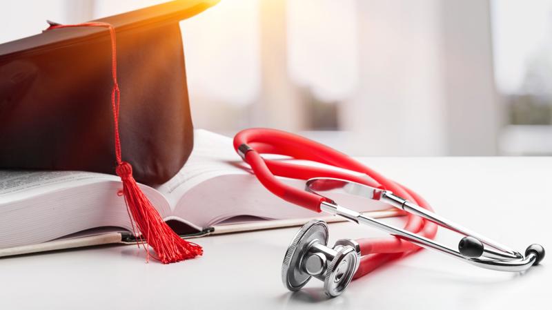 Exame revela os efeitos de um sistema que expandiu diplomas, mas negligenciou a aprendizagem real.