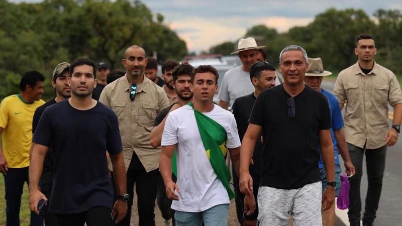 André Fernandes e Gustavo Gayer participam do ato. 
