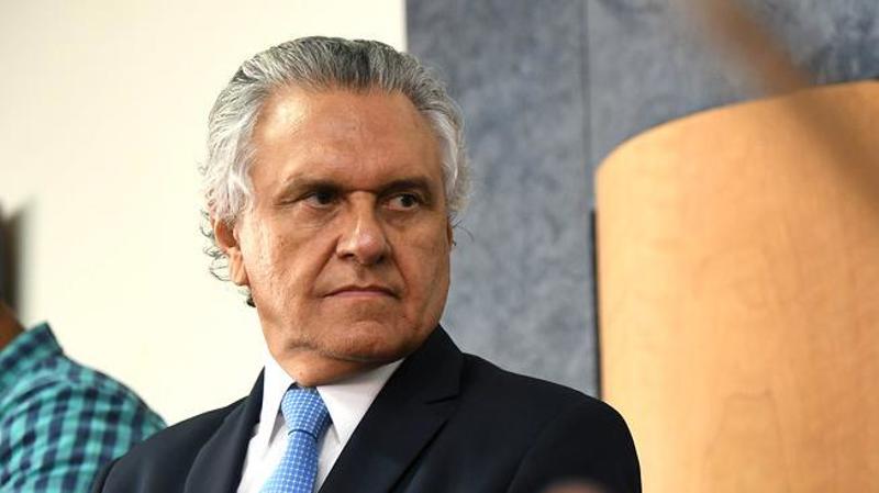 Caiado é médico de formação pela UniRio e foi professor na UFRJ, onde realizou mestrado.