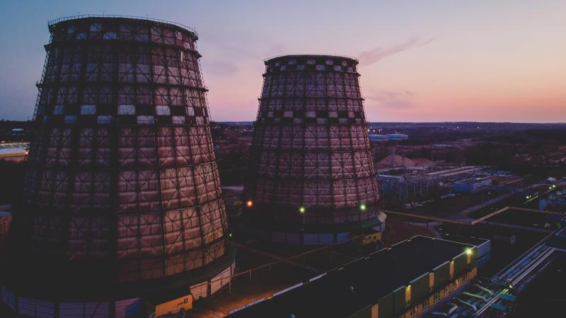 Debate sobre dissuasão nuclear expõe interesses econômicos, riscos ambientais e limites da lógica da Guerra Fria.