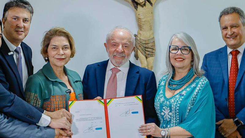 Piso dos professores na educação básica terá acréscimo superior a R$ 250 em 2026.