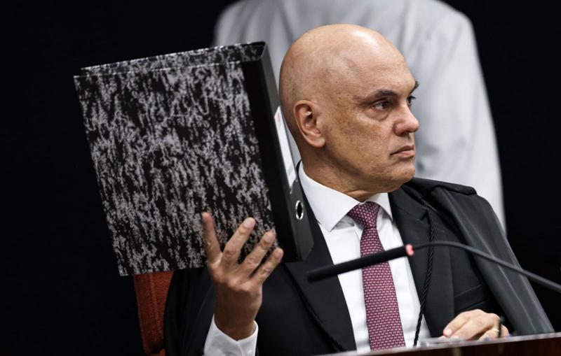 Alexandre de Moraes determinou que a unidade prisional informe detalhes antes de decidir sobre eventual autorização para trabalho.