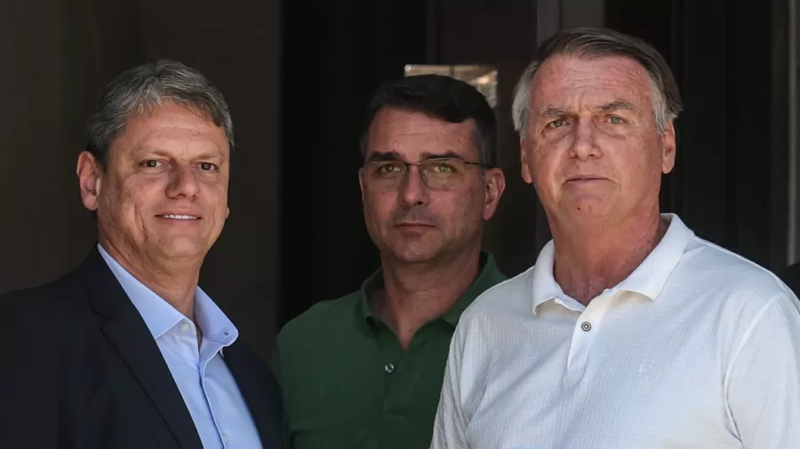 Segundo Flávio, Bolsonaro diria a Tarícisio, durante visita nesta semana, que governador deve se concentrar na disputa à reeleição.