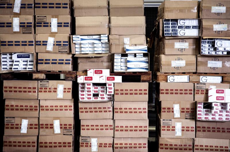 Cigarros contrabandeados apreendidos no deposito Receita Federal.