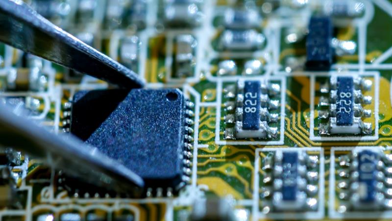 Setor de chips exige escolhas mais pragmáticas, com foco em nichos viáveis e integração a cadeias globais.