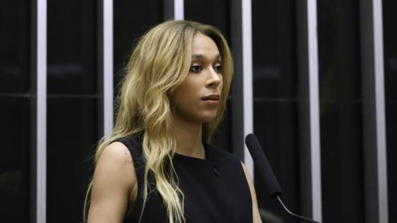 Segundo deputada, parlamentares estão 