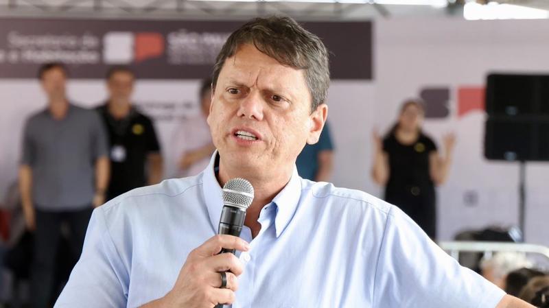 Tarcísio foi alvo de críticas durante a semana por não ter citado apoio a Flávio.