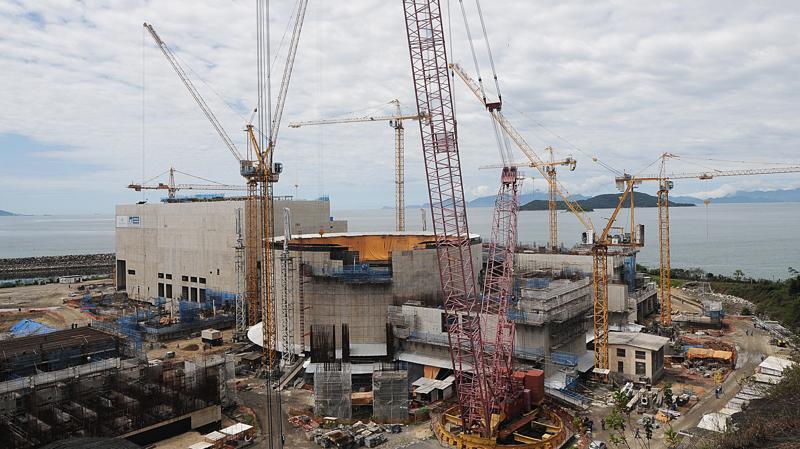 Histórico problemático do setor nuclear e energia mais cara reforçam críticas à conclusão da usina.