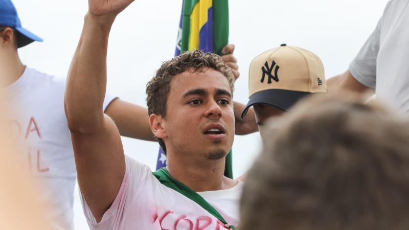 Nikolas percorreu 240km entre Paracatu e Brasília, participando de protestos ao longo do percurso.