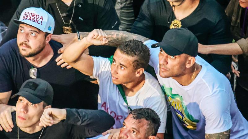 Mau tempo na capital adiou em mais de duas horas a conclusão do ato de Nikolas Ferreira.