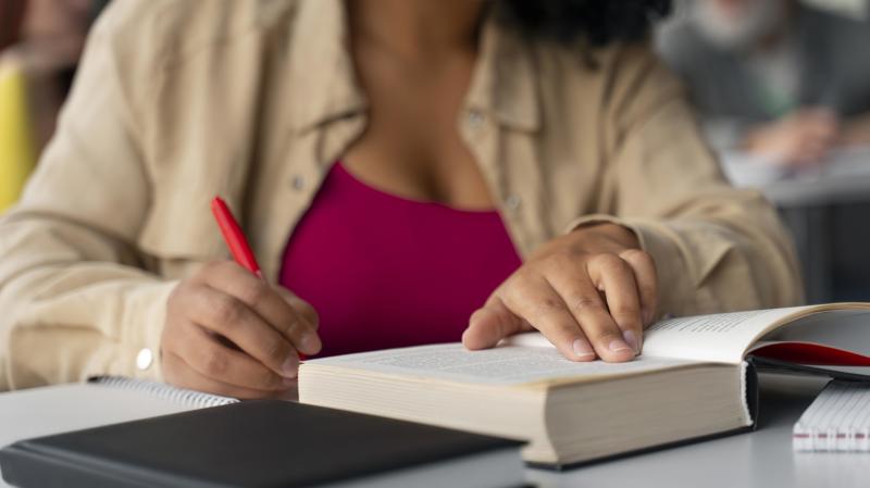 O debate sobre cotas revela o choque entre políticas afirmativas e o princípio constitucional da igualdade de direitos.