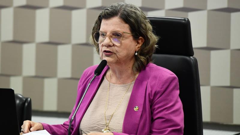 Senadora ressaltou que, pela nova regra tributária, professores economizarão R$ 236,63 em Imposto de Renda.
