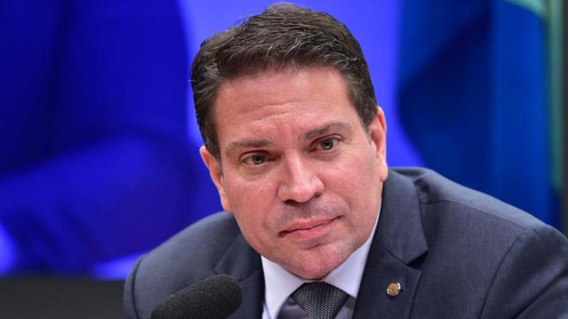 Alexandre Ramagem foi condenado a 16 anos de prisão por participação em tentativa de golpe.