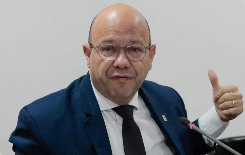 Olavo Noleto ocupou diversos cargos em administrações do PT, em Brasília, Goiânia e Maricá.