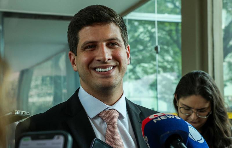 Câmara do Recife deve votar em 3 de fevereiro se admite pedido de impeachment contra João Campos.