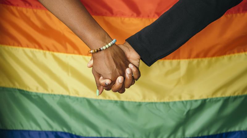 Estudo da FGV aponta que violência LGBTIfóbica é frequentemente tratada como “mero aborrecimento”, esvaziando o alcance da decisão do Supremo.