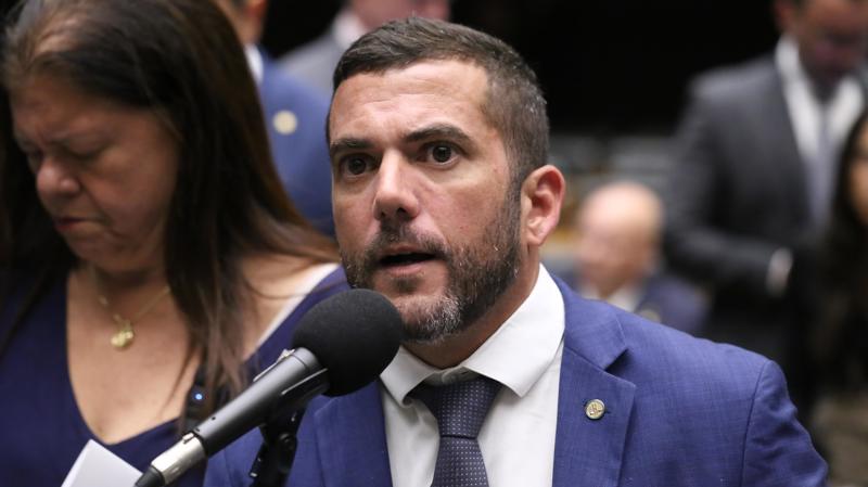 Pedido de CPMI mira operação do Banco Master com o BRB.