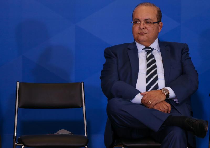 Ibaneis enviou o número 2 da Secretaria de Segurança Pública do DF para representá-lo em CPI; decisão irritou senadores.