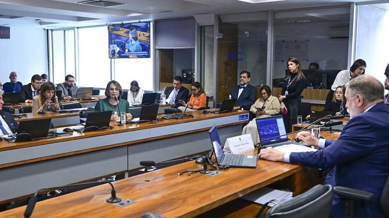 Responsável pelo relatório na CCT foi a senadora Damares Alves.