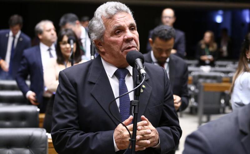 Relator das propostas, Alberto Fraga defendeu o mérito das mudanças.