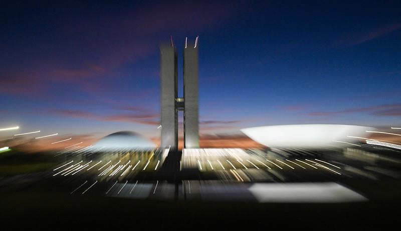 Aumento e mudança em gratificações vão turbinar salário de servidores do Congresso.