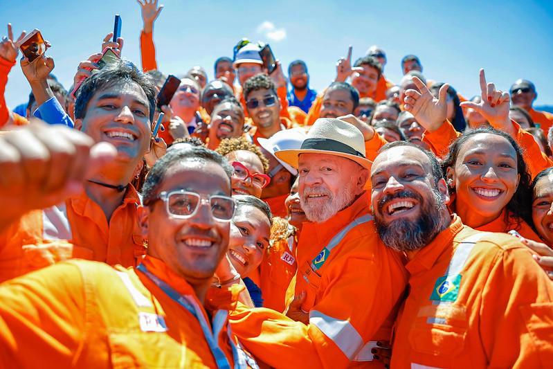 Lula durante ato da Petrobras em Angra dos Reis