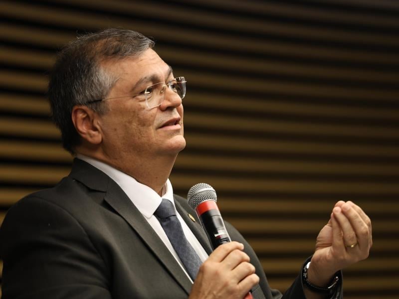 Decisão inclui ofício à PGR e críticas à gestão de recursos públicos sem plano definido ou controle adequado.