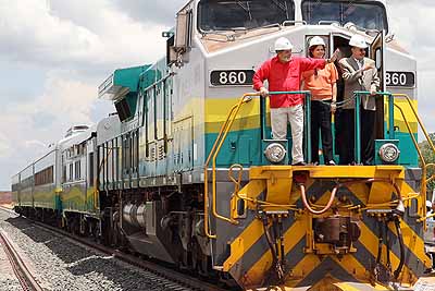 Lula, Dilma e Sarney em Colinas (TO) participam de evento na ferrovia Norte-Sul, uma das obras executadas com recursos do PAC Lula, Dilma e Sarney em Colinas (TO) participam de evento na ferrovia Norte-Sul, uma das obras executadas com recursos do PAC