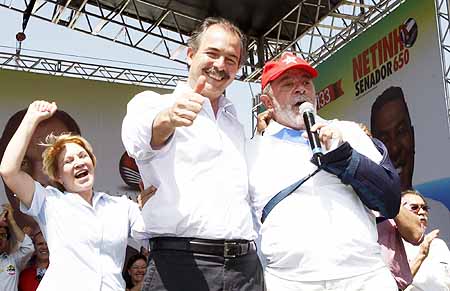 Marta Suplicy e Mercadante ao lado de Lula, que diz:  Marta Suplicy e Mercadante ao lado de Lula, que diz: